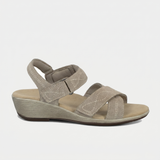 Holly – Warm Elegance in Soft Taupe