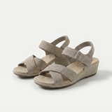 Holly – Natural warmth in gentle camel brown